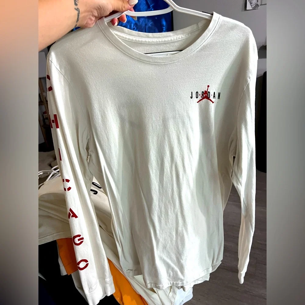 Here is a group of 6 Jordan T-shirts. All of these are size large. - Picture 1 of 6